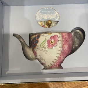 Wedgewood Butterfly Bloom